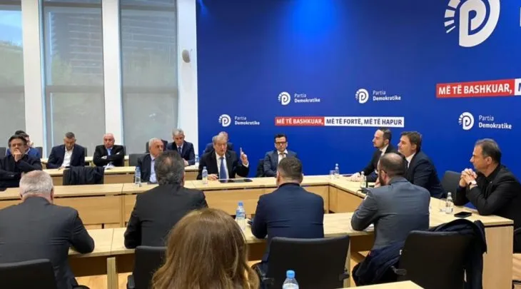 Heqja e non gratës së Berishës, zbardhen mesazhet në WhatsApp të grupit të PD (FOTO)