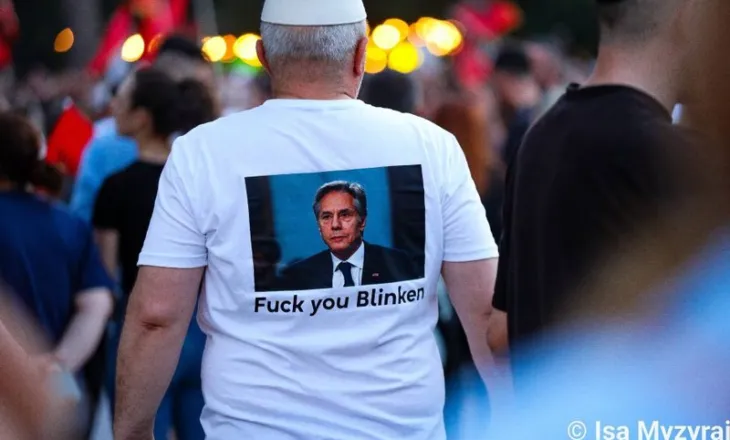“Hija” e Berishës mbulon protestën, mbështetësit e kreut të PD dalin me mesazhe kundër Blinkenit