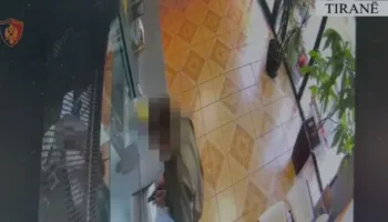 Hyri të grabiste me pistoletë lodër, arrestohet 23-vjeçari. Ja momenti kur futet në një zyrë financiare duke kërcënuar
