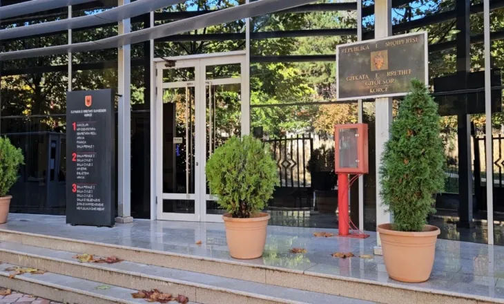 I akuzuar për plagosje të lehtë me dashje, shpallja që Gjykata e Korçës publikonte për Violand Bracellarin, autorin e masakrës në Maliq