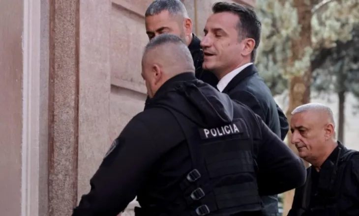 I dha celular Veliajt gjatë shoqërimit në paraburgim, lirohet nga qelia punonjësi i Policisë së Burgjeve