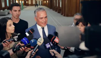 I emëruari për kryeministër rumun humbet mbështetjen e partisë, thellohet kriza politike