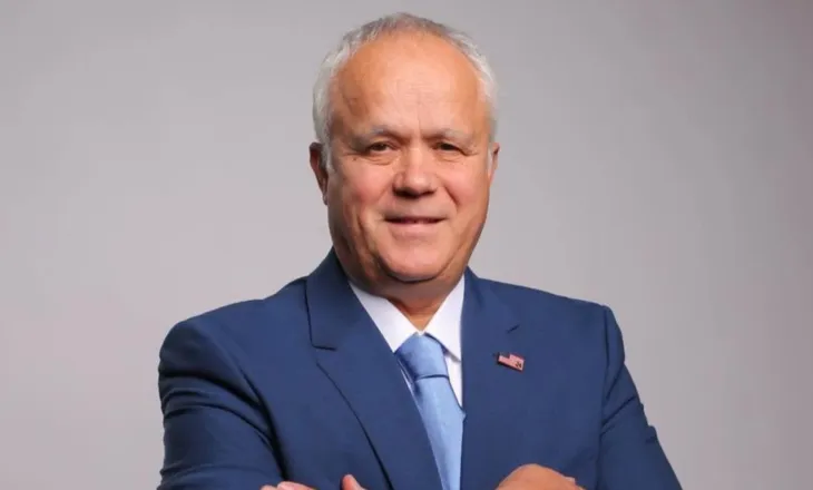 I njohur për lidhjet me lobin grek në SHBA, ish-kandidati i opozitës për Bashkinë e Himarës, thirrje për protestë në Kakome