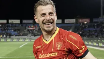 I palodhur në mesfushën e Lecce, klubi italian rinovon edhe një vit kontratën me Ylber Ramadani