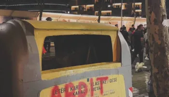 I shkruan emrin mbi një kosh mbeturinash, reagon Ardit Bido: Albin Kurti, ç’punë kanë aktivistët e VV të më piketojnë?