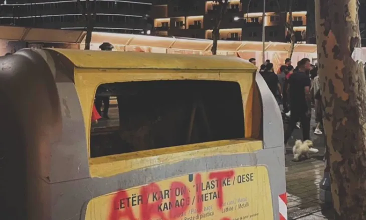 I shkruan emrin mbi një kosh mbeturinash, reagon Ardit Bido: Albin Kurti, ç’punë kanë aktivistët e VV të më piketojnë?