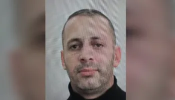 I shpallur në kërkim nga SPAK/ Vetëdorëzohet në polici Erjon Rama, pjesë e grupit kriminal të vëllezërve Koçeku