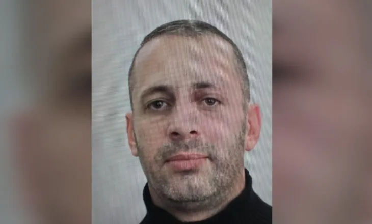 I shpallur në kërkim nga SPAK/ Vetëdorëzohet në polici Erjon Rama, pjesë e grupit kriminal të vëllezërve Koçeku