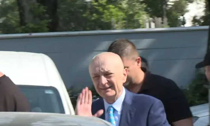 Ilir Meta lë sërish qelinë, pret ngushëllime për ndarjen nga jeta të babait/ Kreu i PL-së takohet me Sali Berishën