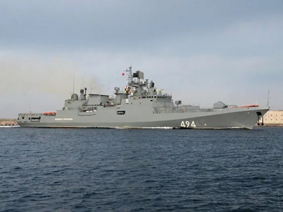 Incident në Kanalin e Lamanshit, fregata ruse qëllon drejt një jahti britanik