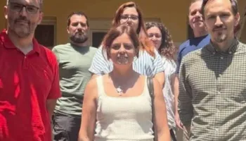 “Internacionalja Komuniste”/ Ish-zyrtarja e PD-së nxjerr zbuluar eurodeputeten Salis, publikon foton në krah të Qorrit pak para protestës