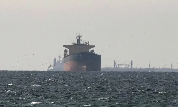 Irani paralajmëron se kalimi nëpër Hormuz kërkon koordinim me Teheranin