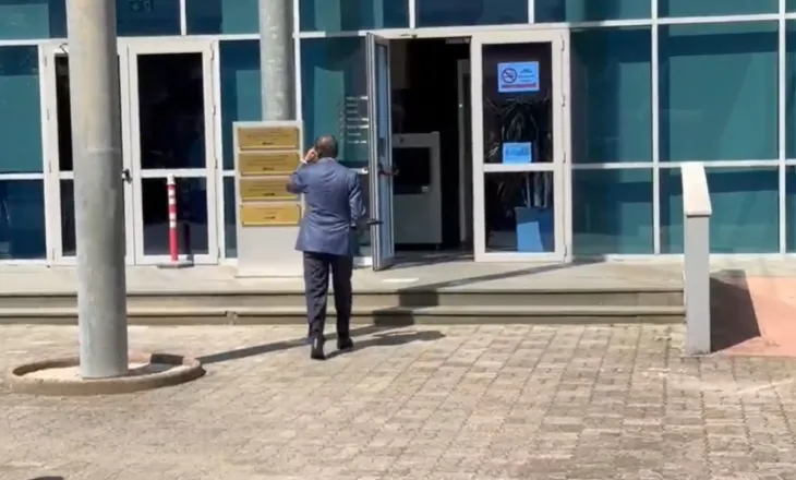 Ish-ministri Genc Ruli paraqitet në Gjykatën e Posaçme, do të dëshmojë për dosjen “Partizani”