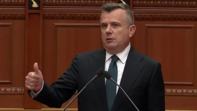 “Ishte garë e fortë”, Balla ironizon Berishën për rizgjedhjen në krye të PD-së
