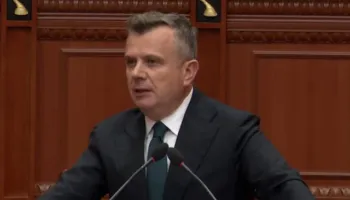 “Ishte garë e fortë, nuk dihej kush fitonte”/ Balla ironizon Berishën për referendumin e kreut të PD-së