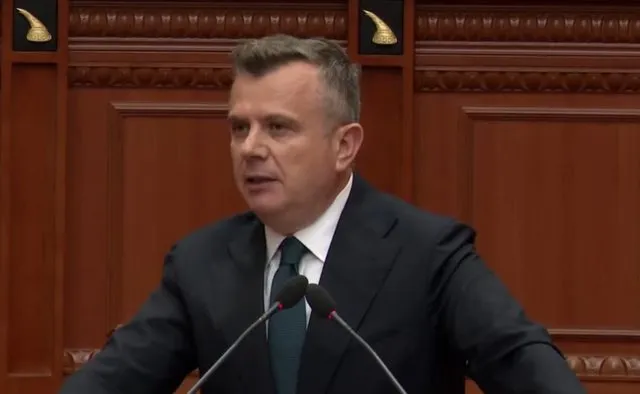 “Ishte garë e fortë, nuk dihej kush fitonte”/ Balla ironizon Berishën për referendumin e kreut të PD-së