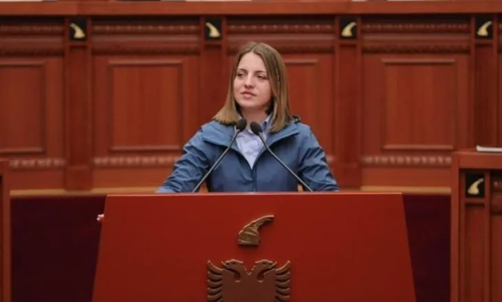 “Jam deputete e pavarur”, Marjana Koçeku largohet nga grupi parlamentar i PS