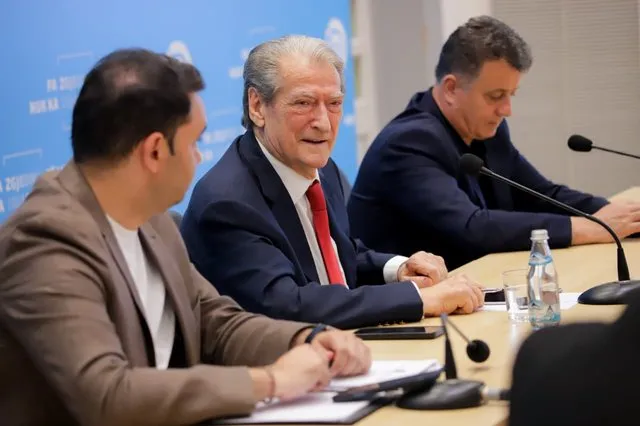 ‘Janë ngritur kundër qeverisë me të drejtë’, Berisha: PD nuk e ka thirrur protestën, por e mbështet