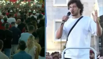 “Jemi me ju”/ Turisti elektrizon protestën: Mos u dorëzoni! Do të fitoni