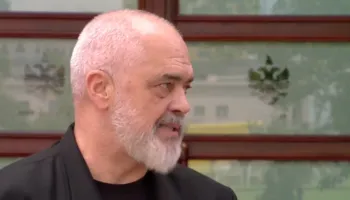 ‘Jep dorëheqjen, s’ka dialog”, Rama-protestuesve: Nuk bisedoj me të çartur, përfaqësoj 800 mijë shqiptarë