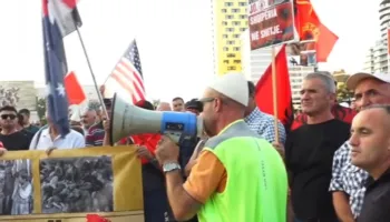 “Jepe dorëheqjen!”/ 28 ditë revoltë kundër qeverisjes së Edi Ramës, nis marshimi drejt Kryeministrisë