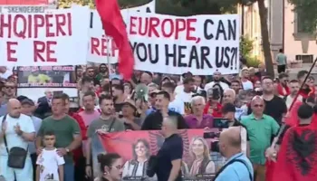 “Ju erdhi fundi!”, “Parlamenti i krimit”/ Protestuesit MARSHIM drejt Kuvendit