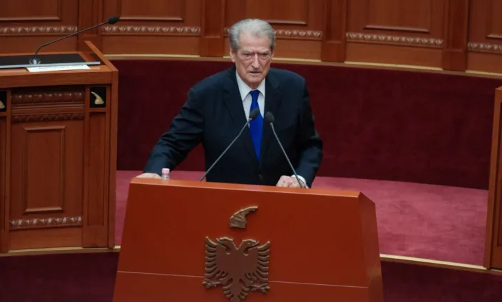 “Ju keni folur me tela me gjemba”, Berisha nga Kuvendi: Protestat vijnë nga mungesa e transparencës, e panë veten të rrethuar