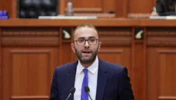 “Ka tre vjet që shmang interpelancat dhe i delegon!”, Bardhi akuza Ramës: Të anulohet derisa të vijë e të japë llogari