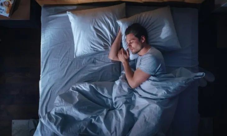 Katër gjëra që bëjnë kardiologët para gjumit për një gjumë më të mirë