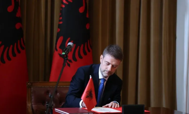 Katër muaj në detyrë, Hoxha bën bilancin: Sot emri i Shqipërisë lidhet gjithnjë e më shumë me suksesin dhe zhvillimin