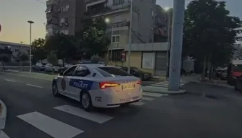 Kavajë/ Vëllai godet me thikë vëllanë, 74-vjeçari ndërron jetë rrugës për në spital (EMRAT)