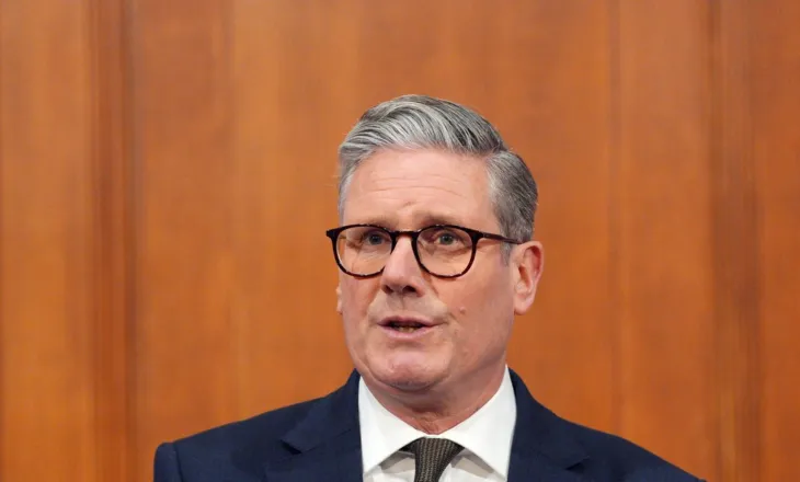 Keir Starmer jep dorëheqjen si kryeministër i Britanisë