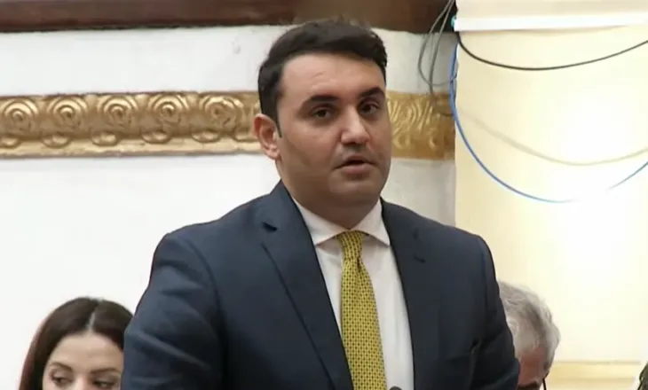 Këlliçi: Slogan i ri! Rama në burg, Berisha në Uashington
