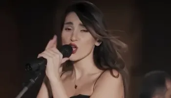 Këndoi pa hixhab në një koncert online, këngëtarja iraniane dënohet me 74 rrahje me kamzhik