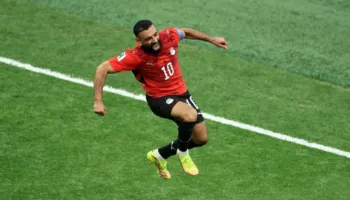 Kepi i Gjelbër i pathyeshëm, Egjipti fluturon me …Salah
