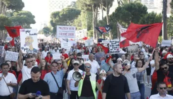 “Kërkesat e lexuara nga Goxhaj ishin nxjerrë nga Flamur Noka para një jave”, avokati zbulon prapaskenat nga protesta