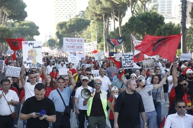 “Kërkesat e lexuara nga Goxhaj ishin nxjerrë nga Flamur Noka para një jave”, avokati zbulon prapaskenat nga protesta
