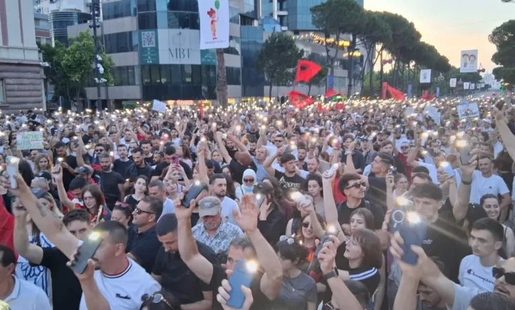 Kërkojnë mbrojtjen e Zvërnecit, pas dy orësh përfundon protesta përpara Kryeministrisë