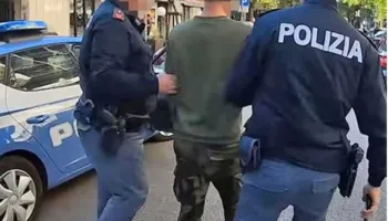 Kishte fshehur drogë pas radios së makinës, arrestohet shqiptari në Itali