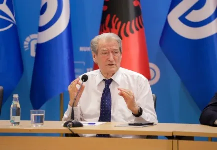 “Kjo protestë, është shpëtimtare për Shqipërinë”/Berisha:Sot qytetarët po vërshojnë nga të 4 anët e dheut drejt Tiranës