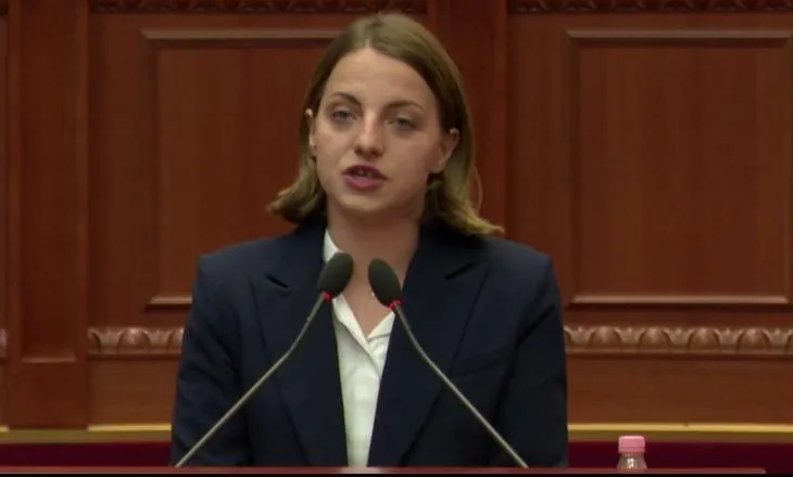 Koçeku u shpall deputete e pavarur, këshilltari i PS: Dorëzo mandatin! Shijove privilegjet dhe…