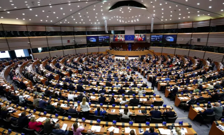Komiteti për Politikë të Jashtme i PE-së: Kriza politike në Kosovë mund të rezultojë me humbje financiare
