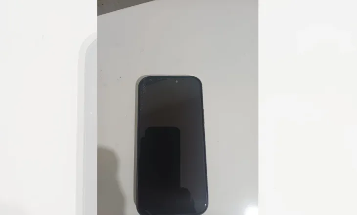 Konflikt mes të dënuarve/ Aksion ‘blic’ në burgun e Durrësit, sekuestrohet një ‘iPhone’