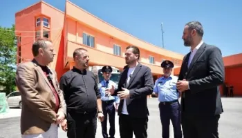 Kontrolle në Qafë -Thanë/ Ministrat Lamallari dhe Salla inspektojnë pikën kufitare, me fokus sigurinë ushqimore