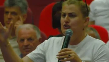 “Korça të shkrihet dhe të jetë Bashkia Maliq”, deklarata e punonjëses së administratës shkakton të qeshura