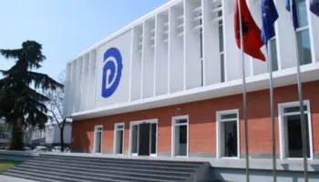 Krasniqi: Në Këshillin Kombëtar të PD dominuan mesazhet “rroftë kryetari”, mungoi debati për qeverisjen