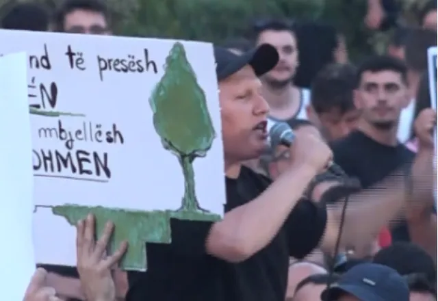Kreministri shan e ofendon protestuesit/ Gazetari Stafa: Ku është shëndetësia shqiptare sot?