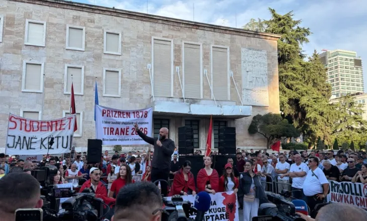 Kreu i PD-së bëri thirrje për mbështetjen e protestës, të rinjtë e FRPD-së zhurmojnë folësit kur thërrasin “Berisha n’burg”
