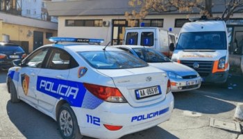 Krim brenda familjes në Kurbin, vajza vret të ëmën me thikë