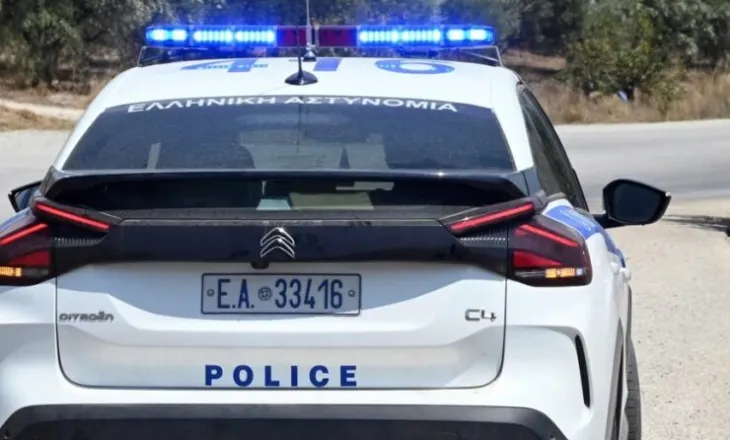 Krim i rëndë në Greqi! Efektivja e policisë, plagoset me thikë nga bashkëshorti, autori vetëvritet në makinë